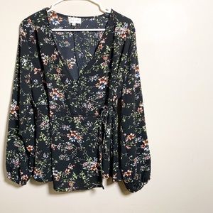 🥥3/$25 SALE🥥 Bailey & Chloe Floral Wrap Top  M